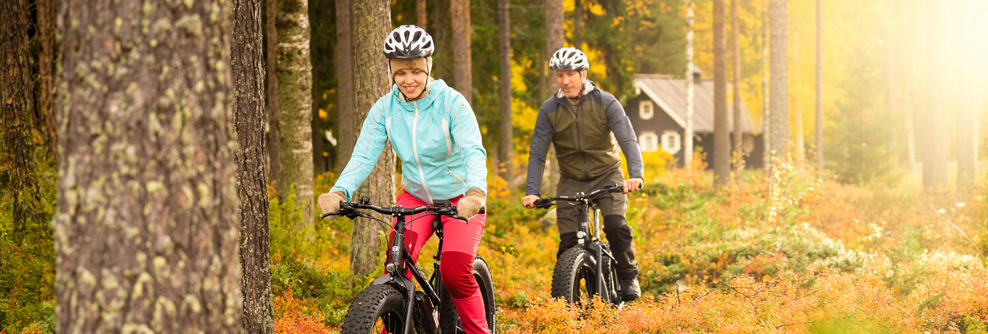 A couple mountain biking in Bomba.