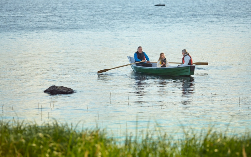 Row a boat on lake Pielinen