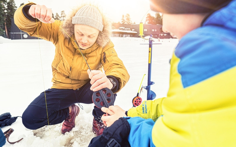 Bomba Safaris ice fishing gear set